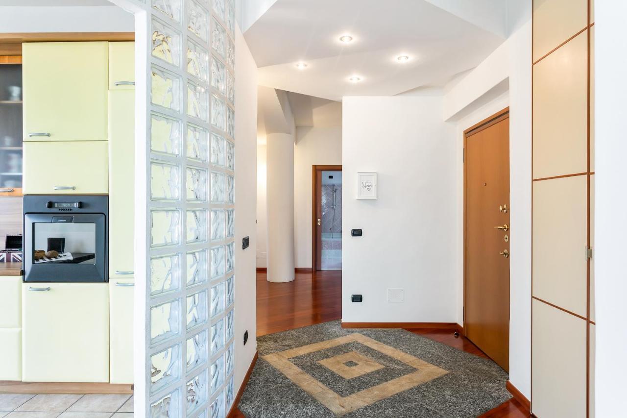 Santa Chiara Apartment By MyhomeinКомо Экстерьер фото